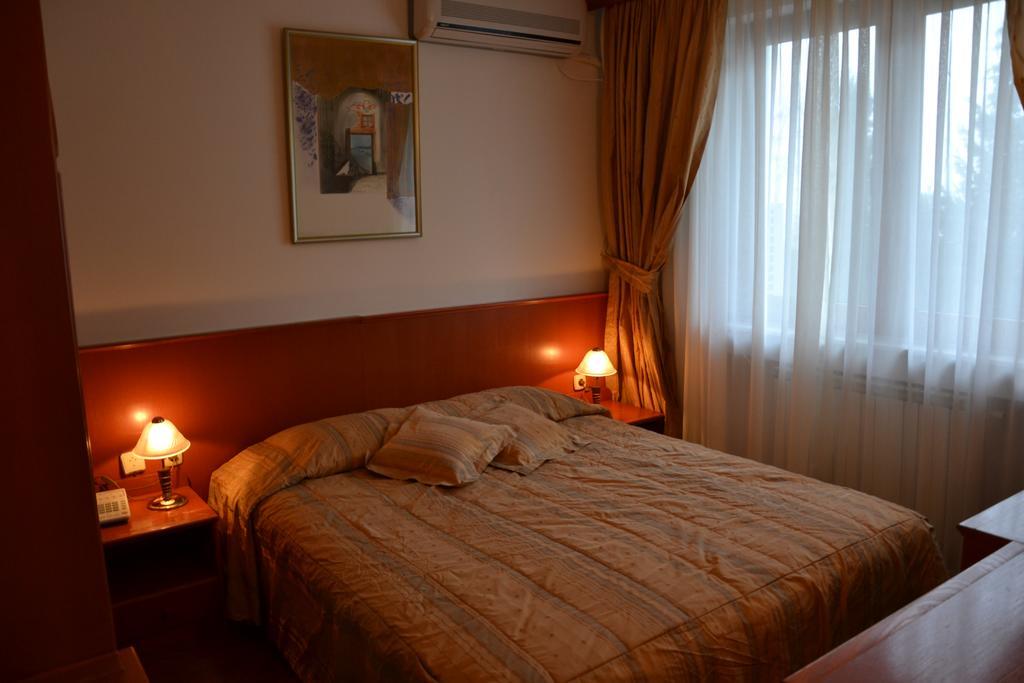 Hotel Dva Bisera Lagadin Buitenkant foto